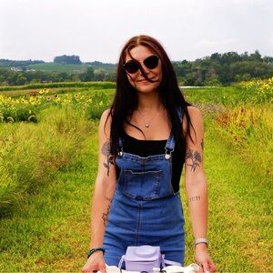 Meet your Posher, Dana